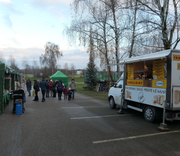 Adventní trhy a rozsvěcení vánočního stromu