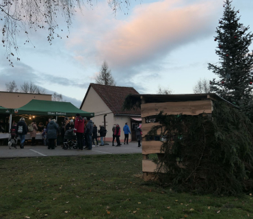 Adventní trhy a rozsvěcení vánočního stromu
