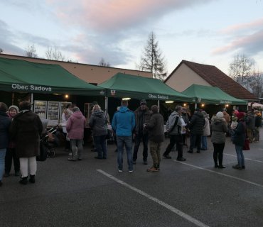 Adventní trhy a rozsvěcení vánočního stromu