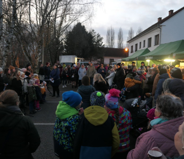 Adventní trhy a rozsvěcení vánočního stromu
