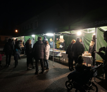 Adventní trhy a rozsvěcení vánočního stromu