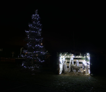 Adventní trhy a rozsvěcení vánočního stromu