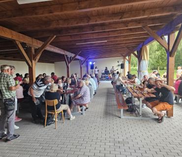 Posezení s hudbou LejDies