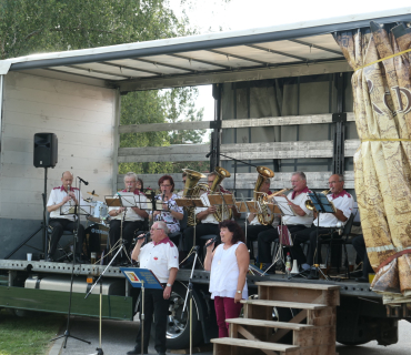 Turnaj v nohejbale a koncert Dechového orchestru města Hradce Králové
