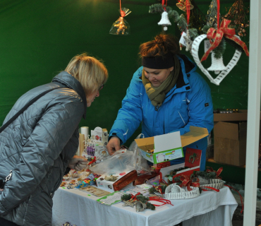 Vánoční trhy a rozsvícení Vánočního stromu v Sadové