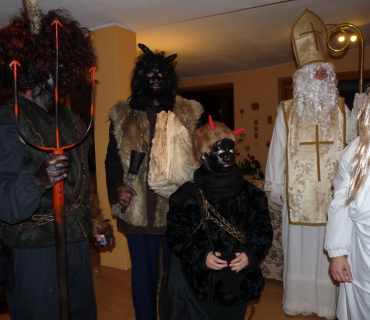 Mikuláš,čerti a andělé 2013