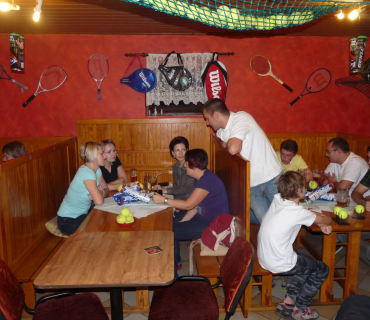 Fotogalerie slavnostního vyhlášení výsledků Sadovské tenisové ligy 2013